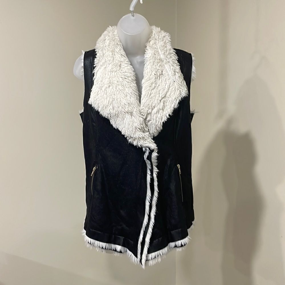 Freeway Asymmetrical Vegan Leather Vest Faux Fur Lined.  Size M medium 8/10